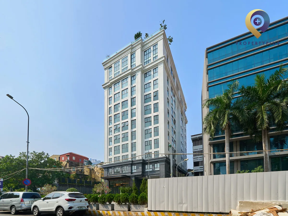 Toàn cảnh tòa nhà The Gloria Building nhìn từ đường Nguyễn Hồng